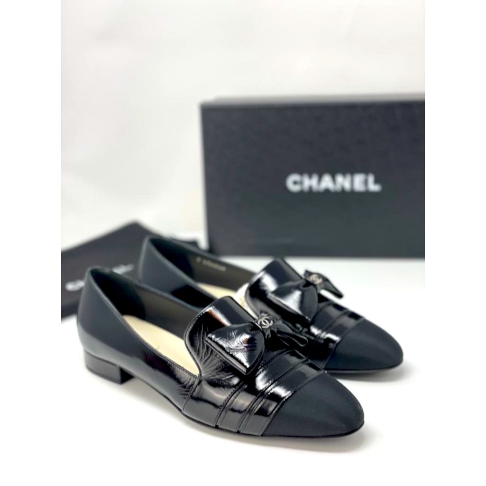 CHANEL black patent  leather bow loafers flats EURO 37.5/USA 7.5